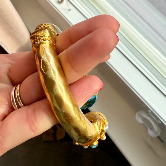 JULIE VOS CANNES CUFF gold in Iridescent London Blue large hinged bangle STUNNER - Picture 5 of 8